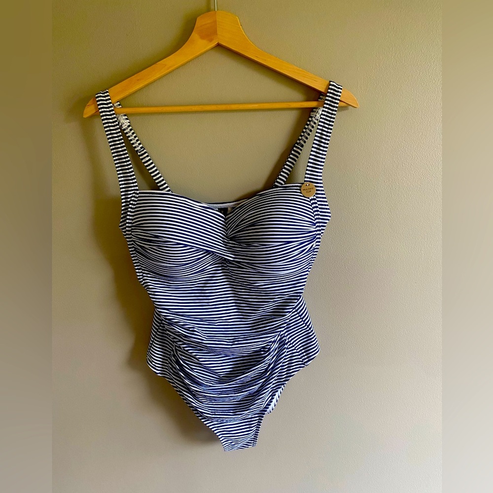 Nip‎ Tuck SWIM Women 10 One Piece Swimsuit Bathing Suit Striped White Navy Blue